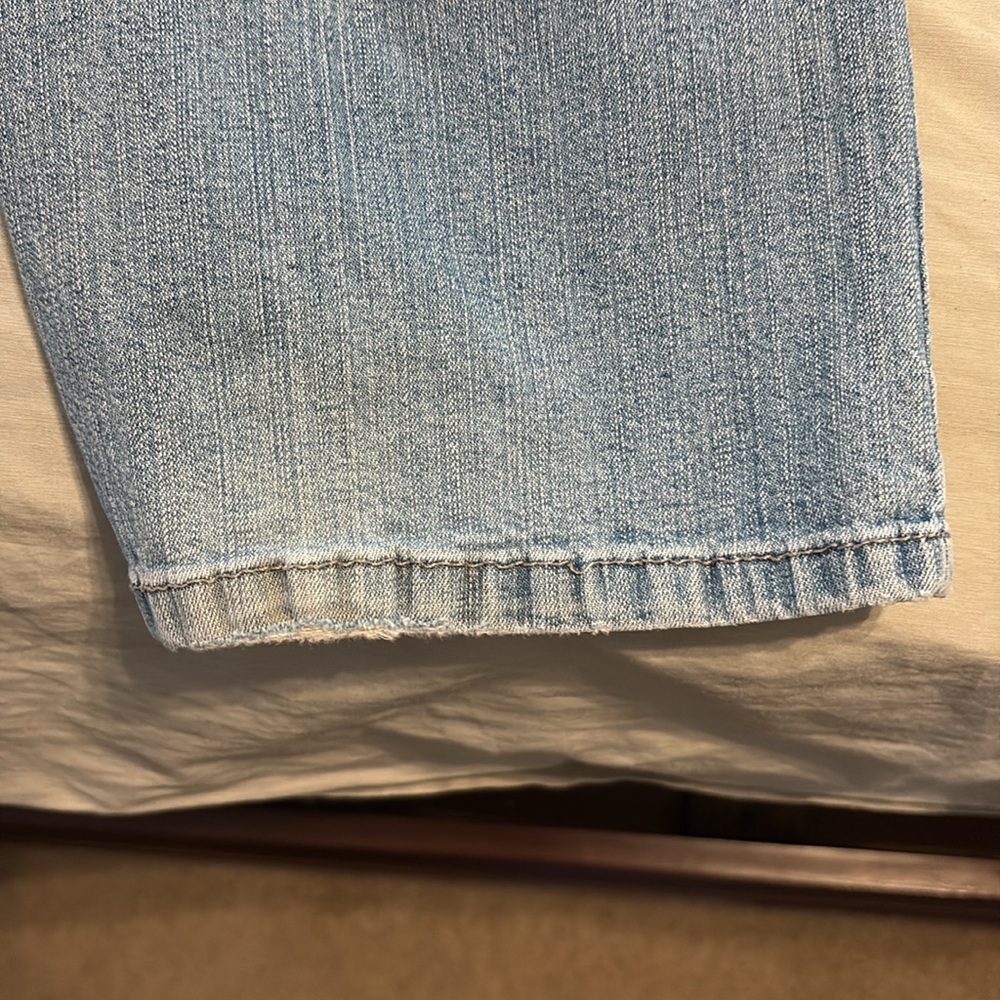 Sonoma Women’s Straight Leg Jeans Size 12 Medium Wash Classic Denim - Picture 7 of 9